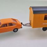 JG33 H0 1: 87 Wiking VW Passat személyautó + Wiking 65616 építőipari utánfutó (munkásbódé) fotó