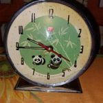 retro régi ritka mechanikus felhúzós kínai asztali ébresztős Panda maci óra fotó