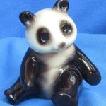 GOEBEL NÉMET PANDA FIGURA, FESTETT FAJANSZ, JELZETT, 7 cm magas fotó