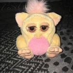 Furby interaktív plüss játék 2005 retro fotó