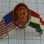 KOSSUTH LAJOS AMERIKAI- MAGYAR ZÁSZLÓ KÖZÖTT PATENTOS KITŰZŐ JELVÉNY fotó