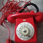 Retro bakelit, vezetékes piros CB76MM tárcsás telefon fotó