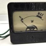 Retro analóg teljesítmény mérő műszer fotó