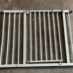 Hauck biztonsági kapu, Stop N Safe 2 Fehér, 75-80cm, Hosszabbítóval +21cm, 96-101cm fotó