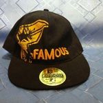 Famous feliratú full cap fotó