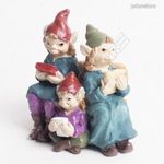 Kobold család padon figura fotó