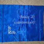 Szülinapi hímzett párnahuzat 20.szülinapra, kék fotó