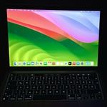 13' M1 Macbook Pro 2020 (8 magos processor, 8 magos grafikus processzor, 2560x1600as felbontás) fotó