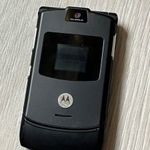 Motorola V3 (nagyon szép állapotban, ÚJ AKKUVAL, töltővel, de sajnos külföldi függő) fotó