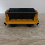 MATCHBOX MI720 TRAIN FLAT CAR SIDE TIPPER -YELLOW BLACK fotó
