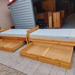 Eladó 2db fenyő ágy, gurulós ágynemű tartóval és matraccal. Ára/ 1db fotó
