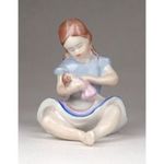 1F076 Babázó kislány Drasche porcelán figura 8.5 cm fotó
