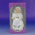 0F183 Gyönyörű öltöztetett porcelán kislány baba fotó