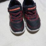 24-es Skechers villogó szép sportcipő fotó