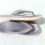 Eredeti CROCS sötétkék lábujjközös fiú papucs J2 EU 33/34 fotó