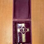 1931 Misekönyv. Bélelt, párnázott, keménytáblás, egészvászon-borítású, csatos tokban. Hibátlan fotó