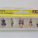 KF56 H0 1: 87 Noch 15518 "Bevásárló emberek" figura készlet fotó