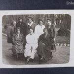 Antik fotó - csoportkép Budakeszi - vsz a Szanatórium kertjében - 1925-ben fotó