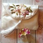 3: 1 Liliom bross és rózsa nyaklánc kis szaténos neszesszerben (2. verzió) Új. fotó