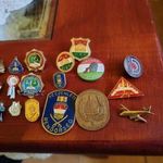 19 darab csendőr, rendőr, katonai kitűző-jelvény fotó