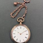 Omega szerkezetes, aranyozott zsebóra, láccal fotó