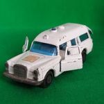 Matchbox Mercedes-Benz Ambulance fotó