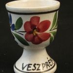 Népi motivumu kerámia tojástartó Veszprém felirat fotó
