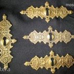 SZECESSZIÓS CÍMKE BÚTOR RESTAURÁLÁS VERET ANTIK RÉZVERET RÉZ DÍSZ GARNITÚRA fotó