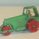 Matchbox #1B- VILÁGOSZÖLD ÚTHENGER, PIROS GÖRGŐK, BARNA VEZETŐ 1955 fotó