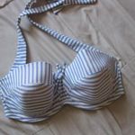 80E F&F vékony szivacsos bikinifelső, nyakbakötős fotó