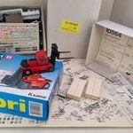 JG42 H0 1: 87 Kibri 10582 teherautó + tréler építőszett + Kibri 10564 kész targonca + rakomány fotó