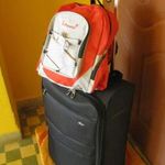 Gurulós bőrönd, szett, 65x41x21-25, 1, 4 kg vízálló és hátizsák 38x33x10 piros vászon kiváló egyben fotó