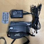 JVC GR-D20E digitális kézi kamera töltővel, távirányítóval - bekapcsol fotó
