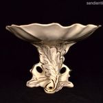 DEKORATÍV ARANYOZÁSSAL TALPAS PORCELÁN BONBONOS KÍNÁLÓ fotó