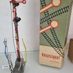 KJ56 H0 1: 87 Piko Pilz elektromágneses karosjelző, világítással, dobozában fotó