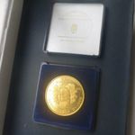 A Magyar Köztársaság Kikiáltása nagy méretű (65mm) aranyozott emlékérem díszdobozban eladó! fotó