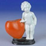 0E617 Antik porcelán angyal szívvel ÁMOR fotó