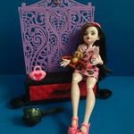 MATTEL MONSTER HIGH BABA TÁSKÁVAL KIEGÉSZÍTŐ BÚTORRAL / DRACULAURA fotó