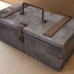 Antik vasalatos nyitható fedeles fém füles katonaláda fa láda 40 x 17 x 20 cm a képek szerint fotó