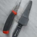 Svéd használt Frosts Mora kés műanyag tokkal, penge magás szén tartalmű fotó