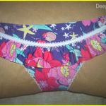 Floozie Debenhams, bájos fodros színes kagyló, virág, tengeri csillag mintás fürdő alsó, bugyi M/40 fotó
