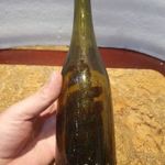 Retro dombornyomott hosszúnyakú sörösüveg Adler A. Kispest 0, 45l szép fotó