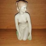 Aquincum porcelán térdeplő akt - 23 cm magas fotó