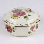1T652 Lepkés Zsolnay porcelán vajszínű bonbonier fotó