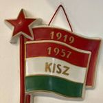 Kommunista relikvia - Aquincum porcelán falidísz egy KISZ titkár irodájából - " KISZ 1919-1957 " fotó
