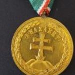 Aranyozott jelzett bronz érdemérem fotó