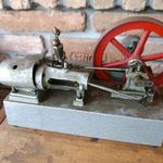 Alkatrésznek! Nagyméretű lengyel gőzgép modell vintage fotó