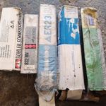 Több kilónyi régi hegesztőpálca fotó