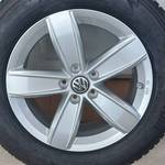 Gyári, VW Tiguan 17”/CORVARA/ alufelni, téli gumi, szenzor fotó