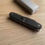 Victorinox Pioneer X Black Alox Wanger Edition svájci bicska fotó